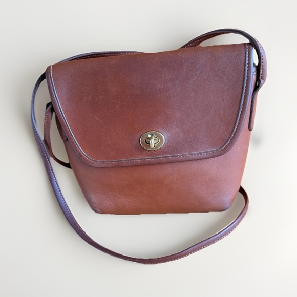Coach Handbags - Rare Coach Quincy Leather Crossbody Shoulder Bag 9919
